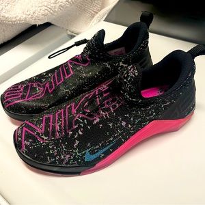 Nike React Metcon AMP 'Black Fire Pink' Sneakers